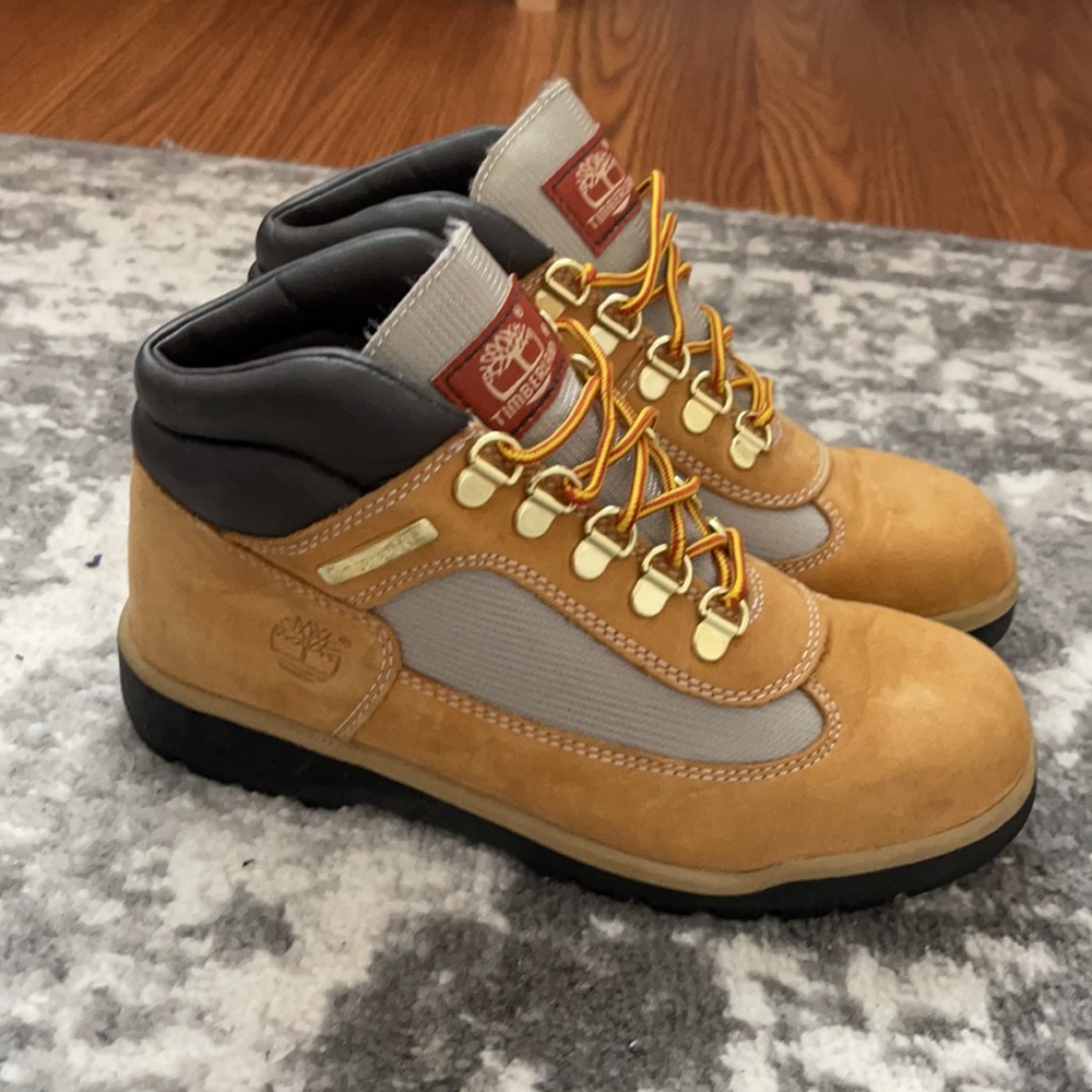 Timberland boots only worn once size 4